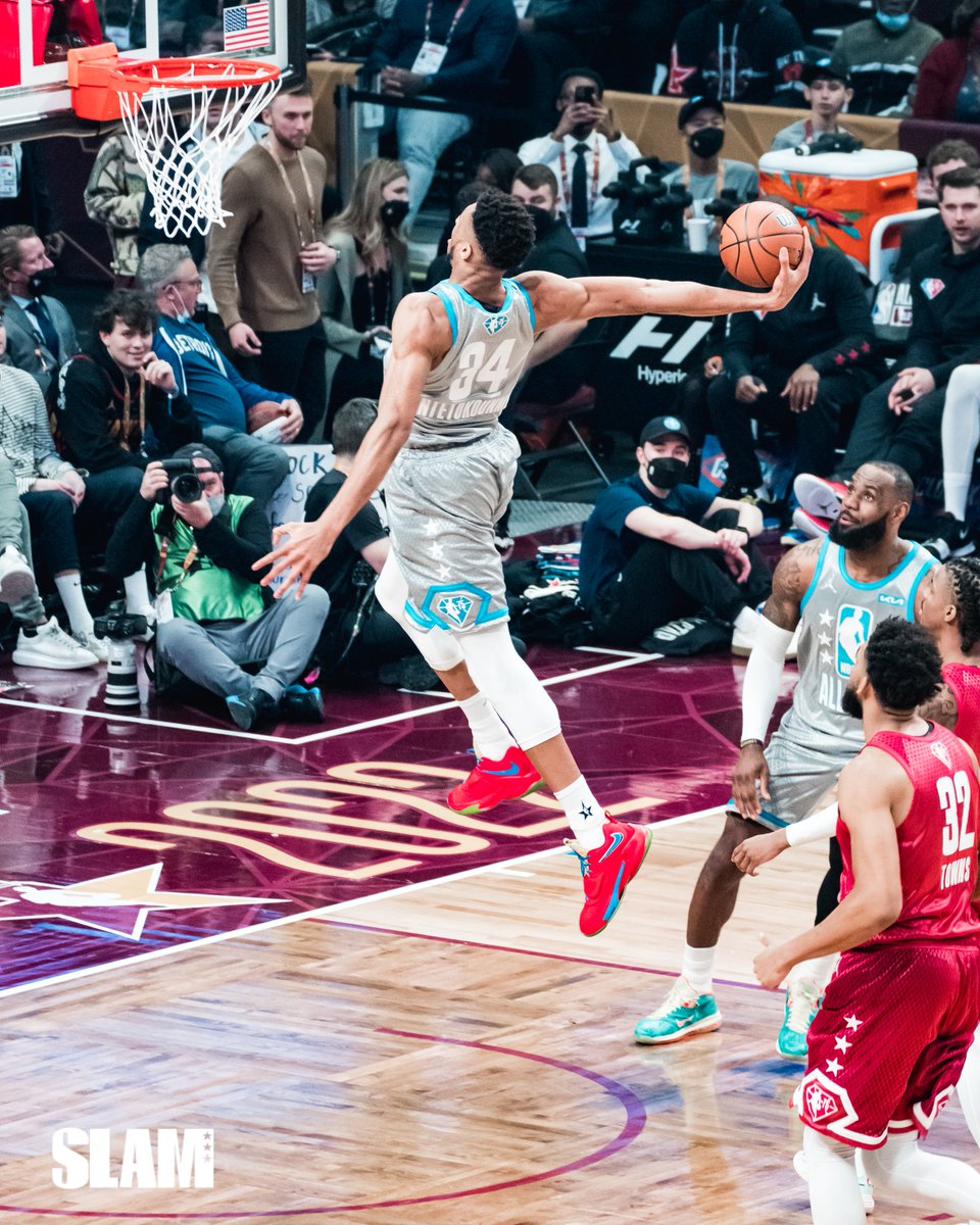 SLAMonline's tweet photo. It’s the in-air flicks that tend to go the hardest.

(📷: @goodlooksfamily) https://t.co/m7zfq1tsZK