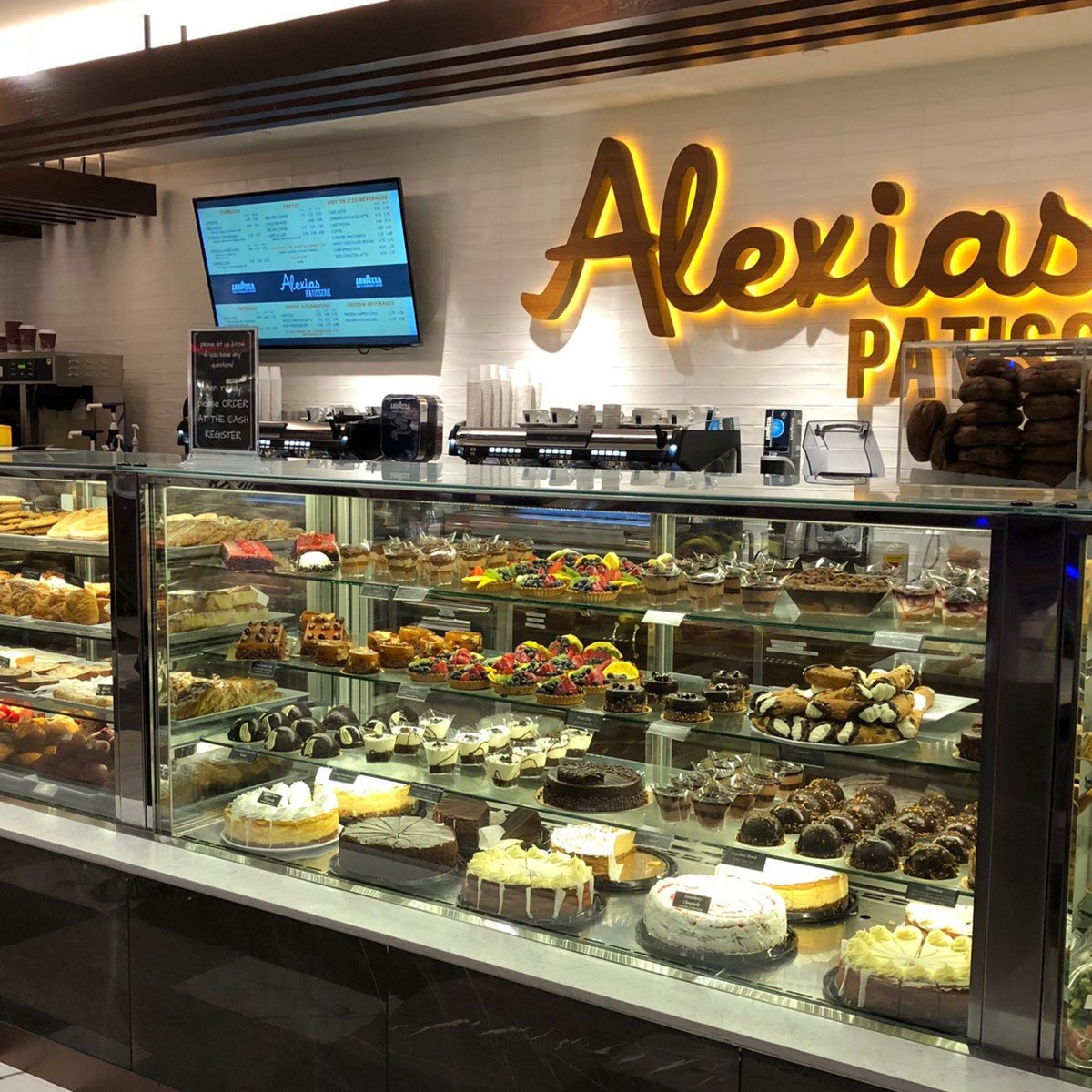 gtidesigns's tweet photo. When it comes to showing off  baked goods and prepared foods, the AP Series Case (quite literally) takes the cake!

Contact Us For More Info!
https://t.co/4jyCe6pxgx
631-981-2100 https://t.co/XRg2viUQCq