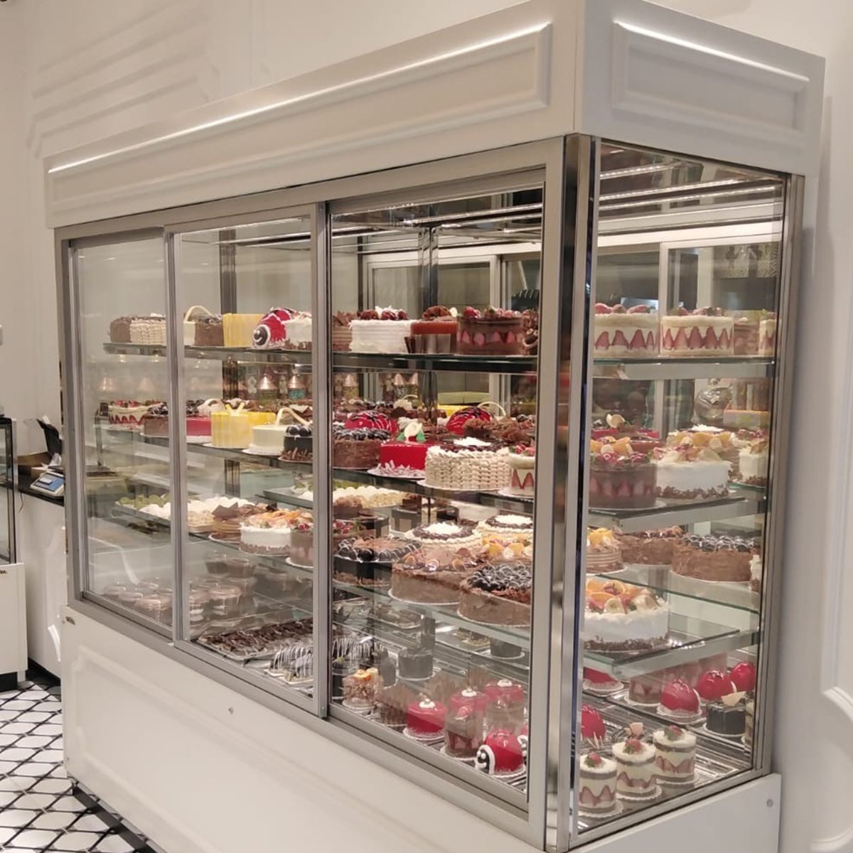 gtidesigns's tweet photo. When it comes to showing off  baked goods and prepared foods, the AP Series Case (quite literally) takes the cake!

Contact Us For More Info!
https://t.co/4jyCe6pxgx
631-981-2100 https://t.co/XRg2viUQCq