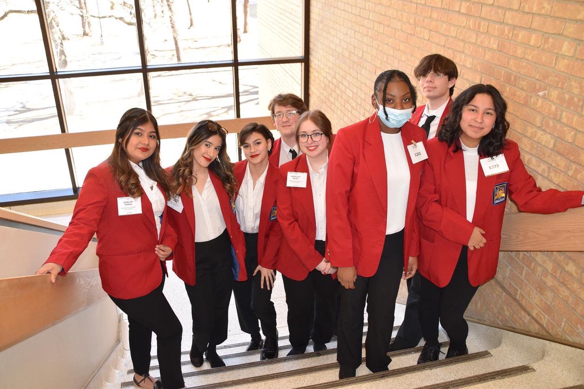 CTE_Bears's tweet photo. 🚨🚨STATE BOUND!!🚨🚨

The following Audio Video, Photography and Graphic Design Students competed at the SkillsUSA district competition on Friday 2/18. 
Haile Flores, Mylo Gallardo, Jack Gwin, Lesseray Jenkins, Madeline Mandl, Virginia Montes, Joselyn Ramos, Beunca Sosa. https://t.co/p5rYvgK5pI