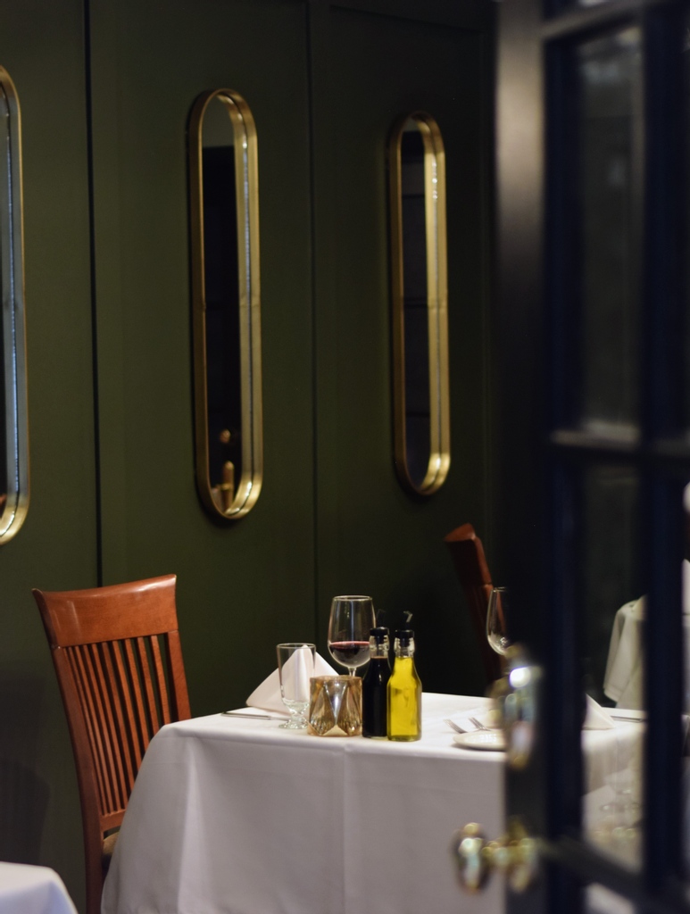 MBDRestaurant's tweet photo. Your Table is Ready! What are you waiting for? 

Book online or give us a call at (905) 822-5751 🍷🍝😉 #rediscoveraclassic https://t.co/pWsabohIja