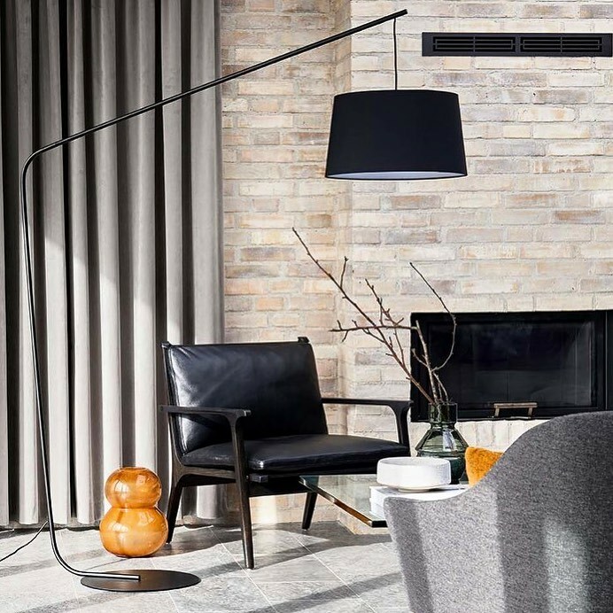 The elegant Lobby is a floor lamp that will have no trouble bringing light to, for instance, a coffee table in a cosy corner of your living room.
If you do not like the idea of drilling a hole for a pendant above your coffee table, Lobby is an elegant – simpler and much more…