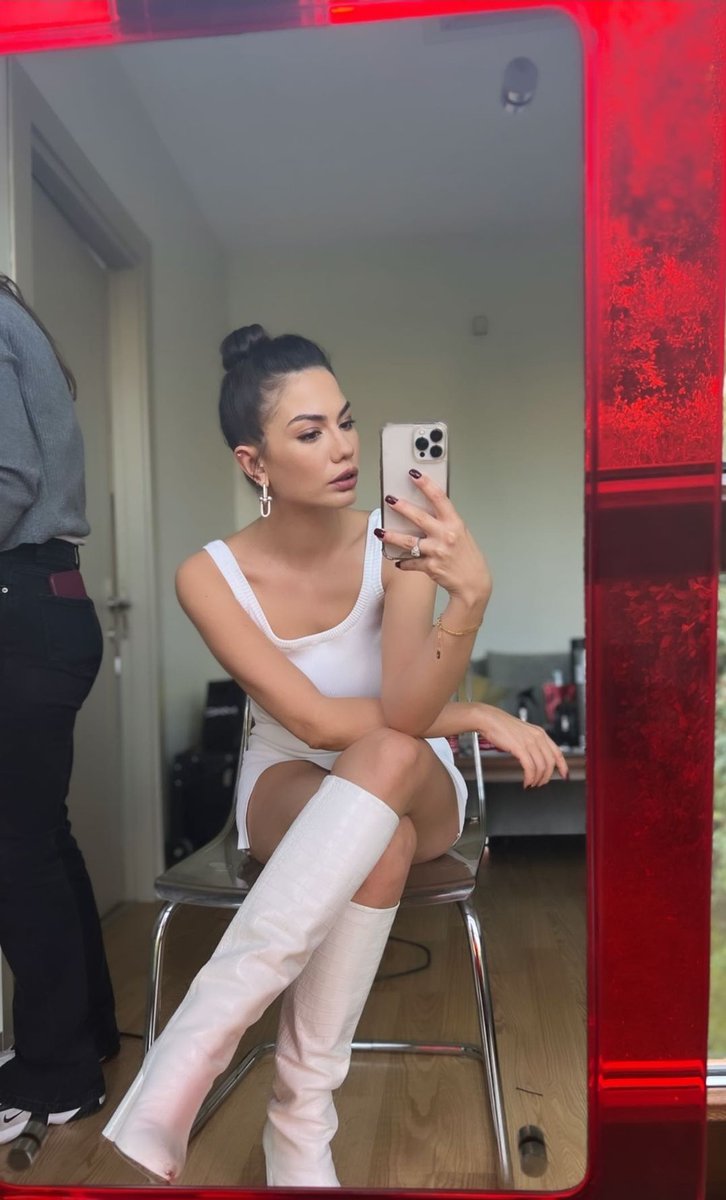 harikasın,güzelsin,havalısın seni seviyorum aşığım sana.❤#DemetÖzdemir