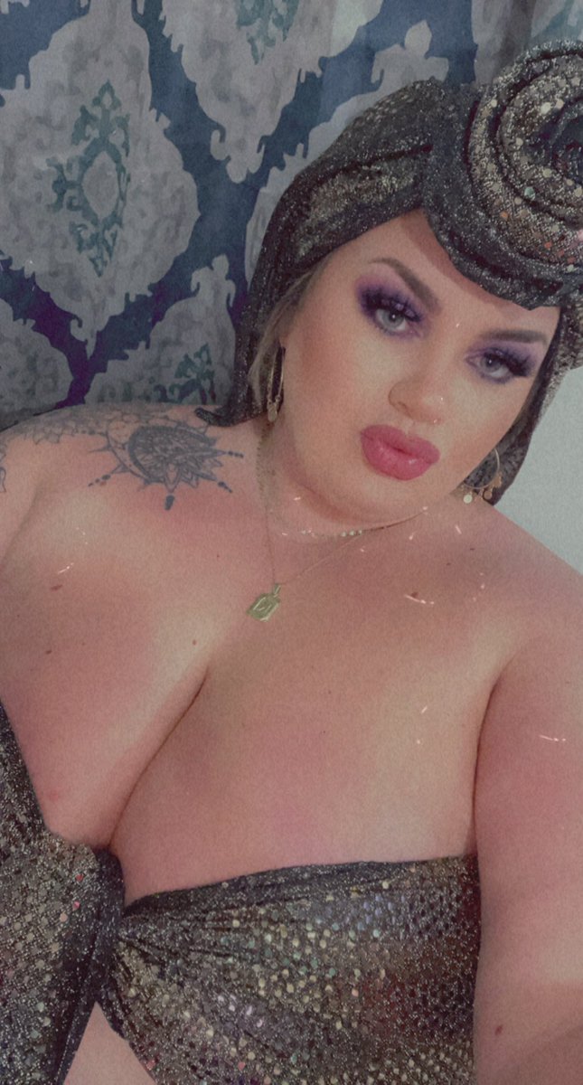 Kcmgoddess's tweet photo. ♥️Kenzie, your queen/goddess/domme
♥️25💋
♥️Dm me for content prices 💴 
♥️I sell everything feet related &amp; more 
♥️5’9, BBW, size 12’s
♥️Kink, fetish, findom, taboo friendly https://t.co/jbvXO4HRpp