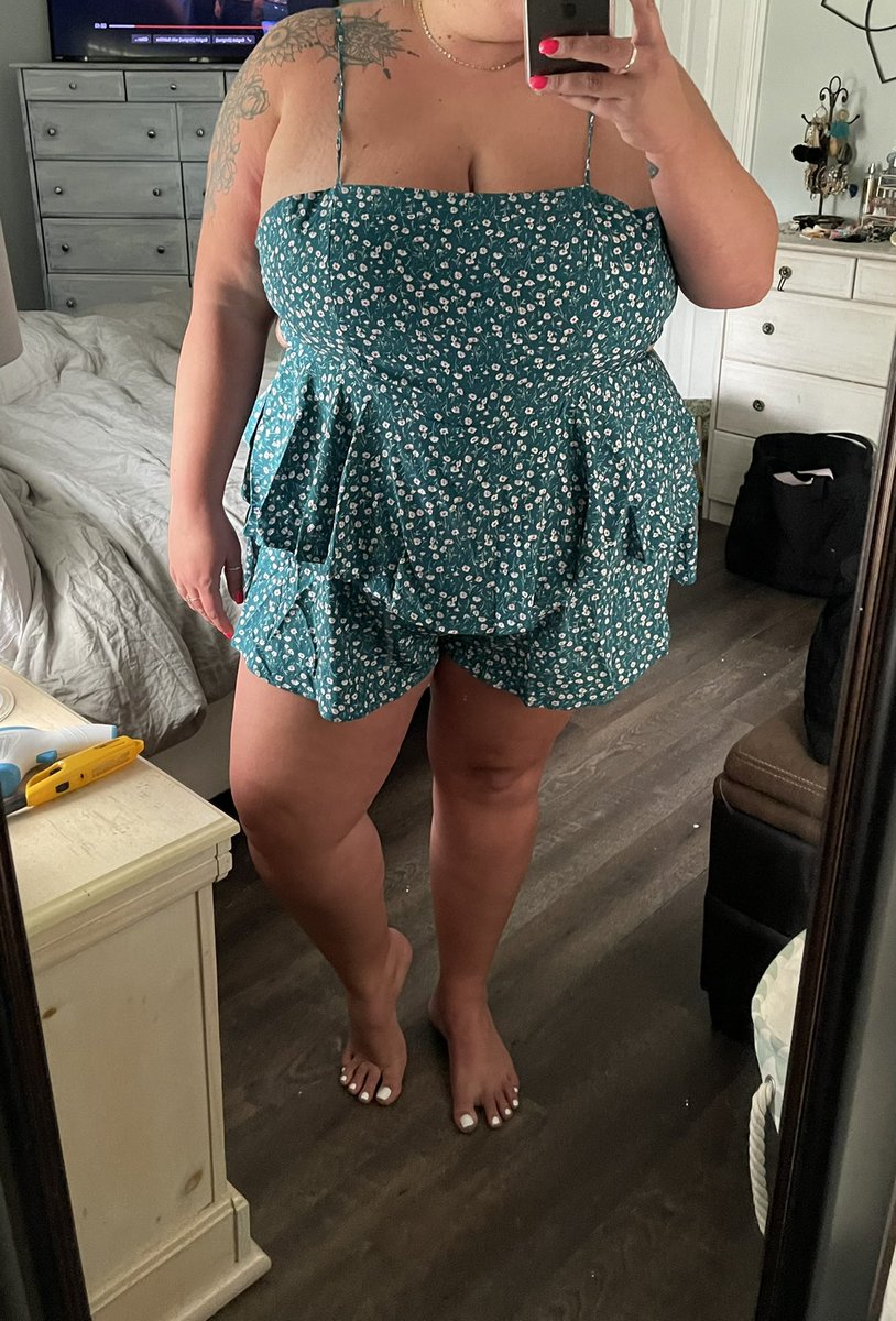 Kcmgoddess's tweet photo. ♥️Kenzie, your queen/goddess/domme
♥️25💋
♥️Dm me for content prices 💴 
♥️I sell everything feet related &amp; more 
♥️5’9, BBW, size 12’s
♥️Kink, fetish, findom, taboo friendly https://t.co/jbvXO4HRpp