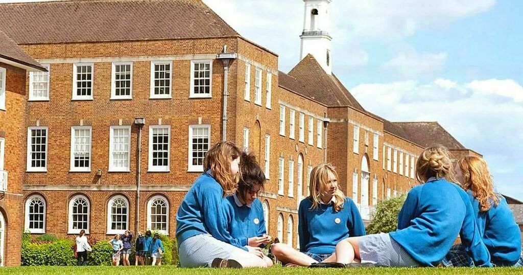 Ce post s'adresse aux lycéens en classe de seconde !

Quels sont vos projets pour le mois de juin ? Nous venons d'écrire un nouvel article pour vous présenter toutes les solutions pour partir en immersion en cette fin d'année scolaire : à l'école par exemple pour découvrir l…