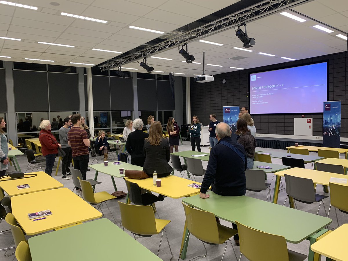 Mooi te zien hoe studenten <a href="/Fontys/">Fontys</a> in gesprek zijn met aspirant/raadsleden over diverse maatschappelijke projecten waar we mee bezig zijn rond bijv circulaire kleding, schooluitval, vergroening openbare ruimte en nieuwe manieren aanpak woningnood #FontysforSociety #Eindhoven