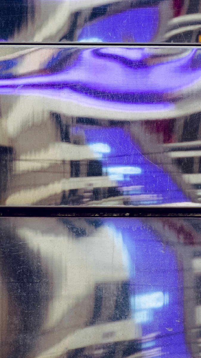 PorelBarranco's tweet photo. Obsessed with metal reflections right now 🌌 https://t.co/UGeBzeoWG4