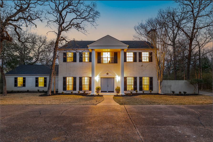 PatriarchPM's tweet photo. Just Listed!
Residential Listing
1605 Frost Drive
College Station, TX
3 bed, 2.5 bath
3,878 sq ft
List Price: $615,000.00

Quick link: https://t.co/vFTZ5xN9IA https://t.co/jg6mlj2ig7