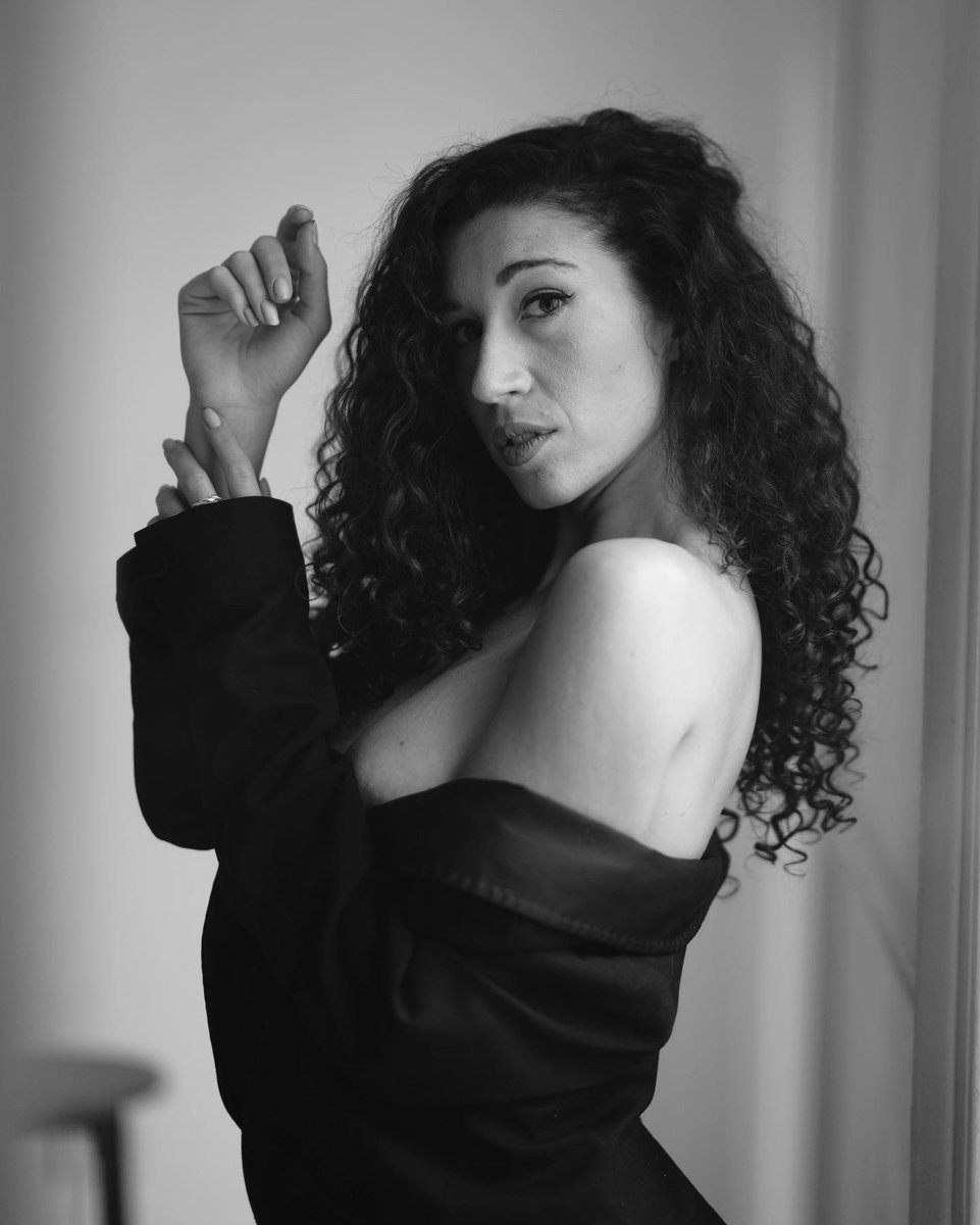 Second in the collaborative set is talented dancer, Julia Ruiz Fernández. 

Julia has performed regularly as a dancer/actor in the opera house for both the Royal Opera and Royal Ballet. She returns to the ROH for La Traviata in April. 

Dancer: <a href="/Juliaruizfdz/">Julia Ruiz Fernandez</a> 

#dancer #photoshoot