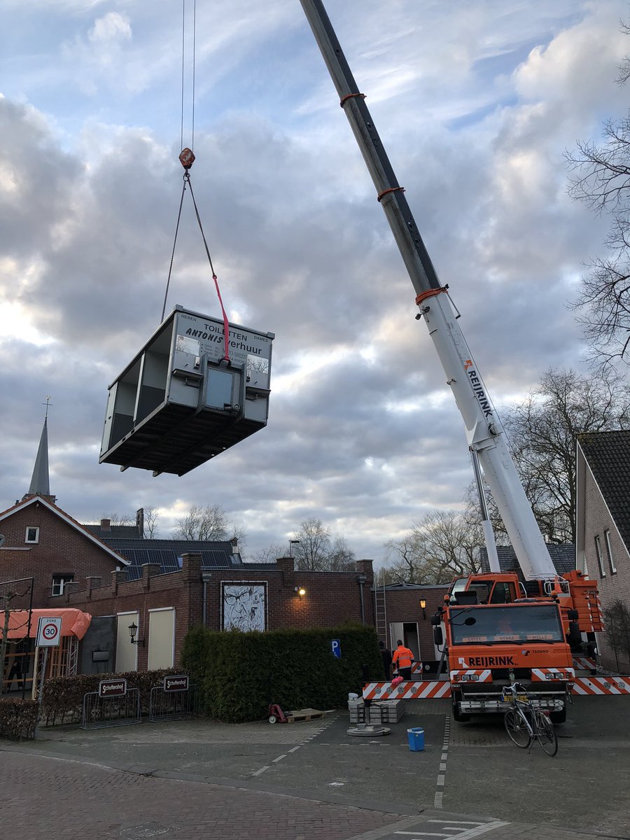 Kleppermenneke's tweet photo. De voorbereidingen voor het Carnavalsfeest bij café Schuttershof in het Haaikneuterrijk (Esbeek) zijn in volle gang 😀
#Haaikneuters #Haaikneuterrijk #Carnaval #Esbeek https://t.co/FRvnM7V14C