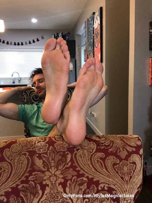 After a long workout&hellip; I call you over to massage my soles with your tongue. https://t.co/VYWc7FInxT