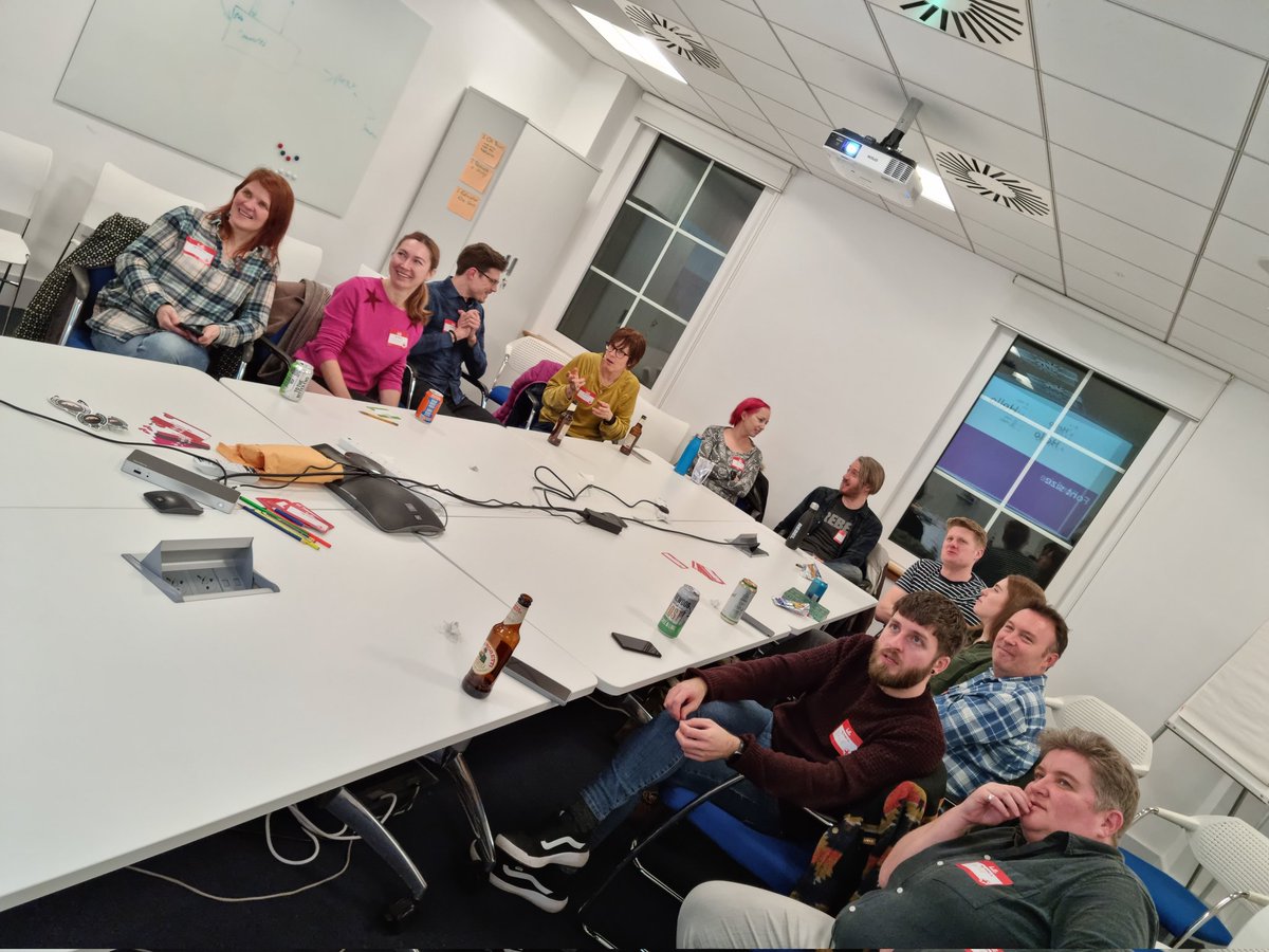 EmJayKay80's tweet photo. @deborah_reid19 making the crowd work, some amazing activities on hand for us to get our heads around @ministryoftest #brighTestActually #testing #SoftwareTesting https://t.co/Ezsop8MPO2