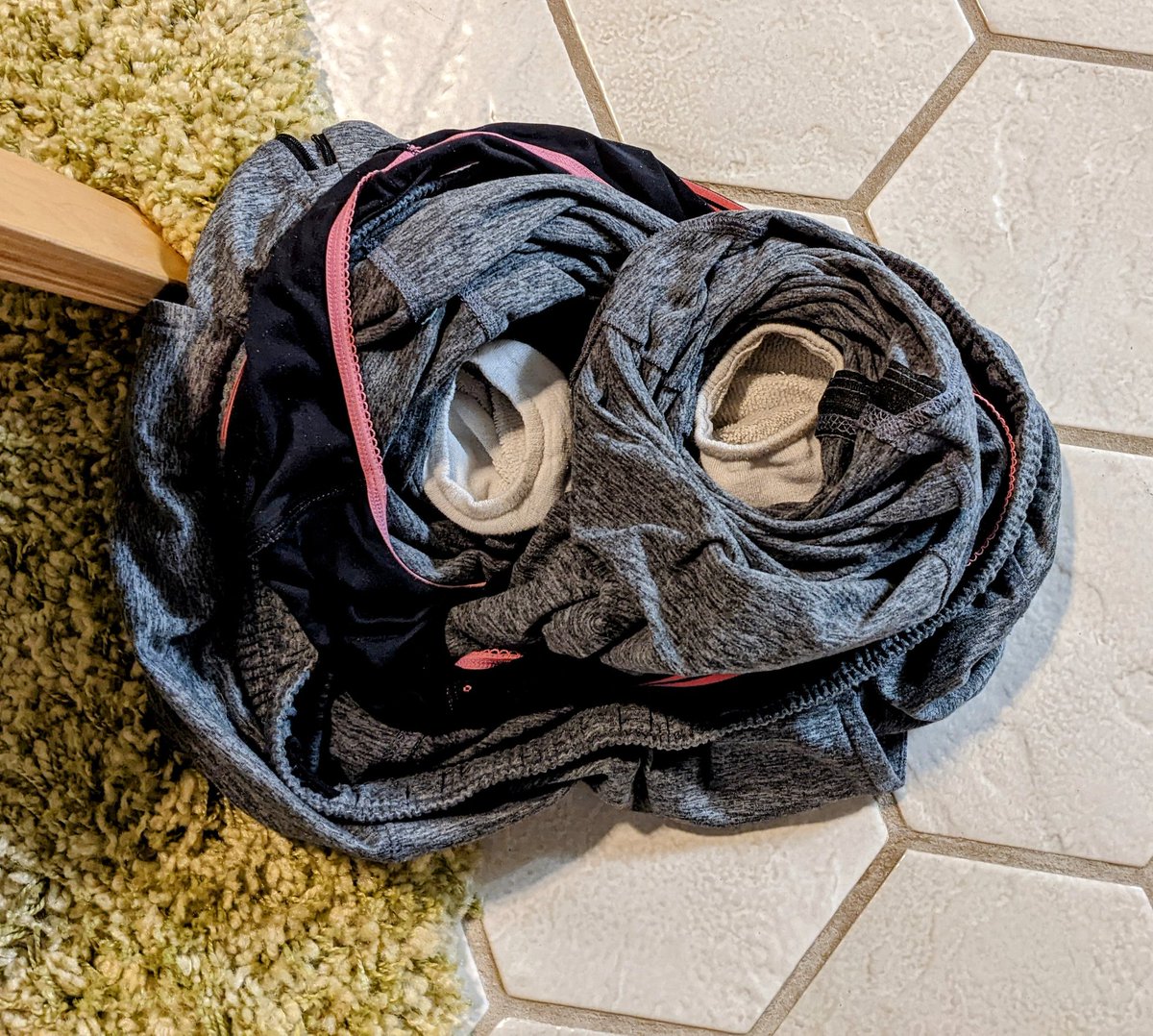 I'm slightly impressed by the ease &amp; efficiency <a href="/ESpencersWife/">Elle Spencer's Wife</a> employs to get undressed.