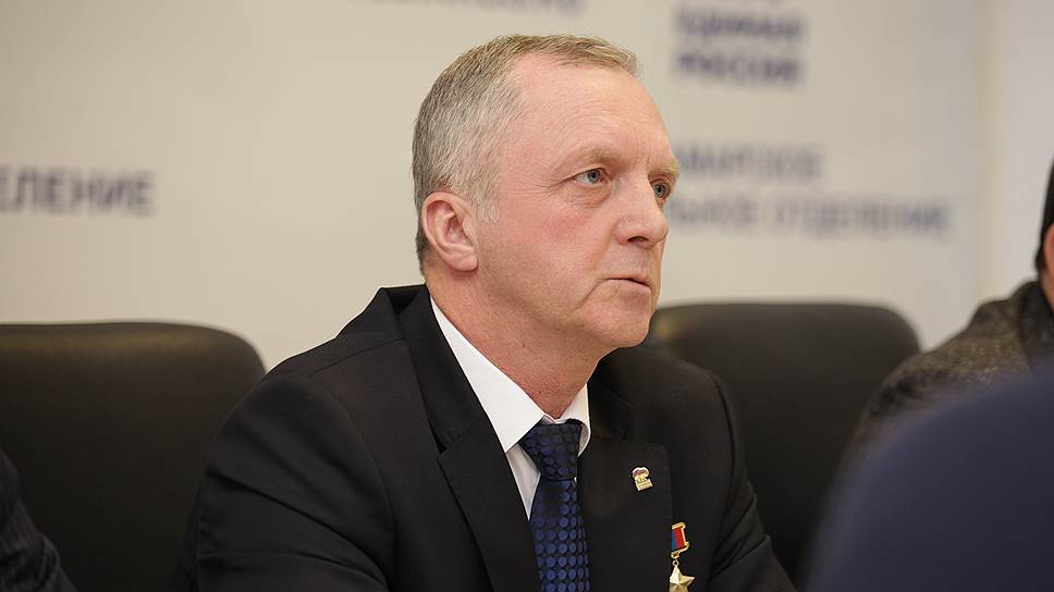 Наши Защитники Отечества!
Станкевич Игорь Валентинович
Гвардии подполковник. Принимал участие в боевых действиях в Афганистан и Чечне.
В 1994 году вывел 81 полк из окружения. С 1999 в отставке. Депутат ГосДумы VII созыва, член фракции «Единая Россия». 
#НашиГерои #СильнаяСтранаЕР