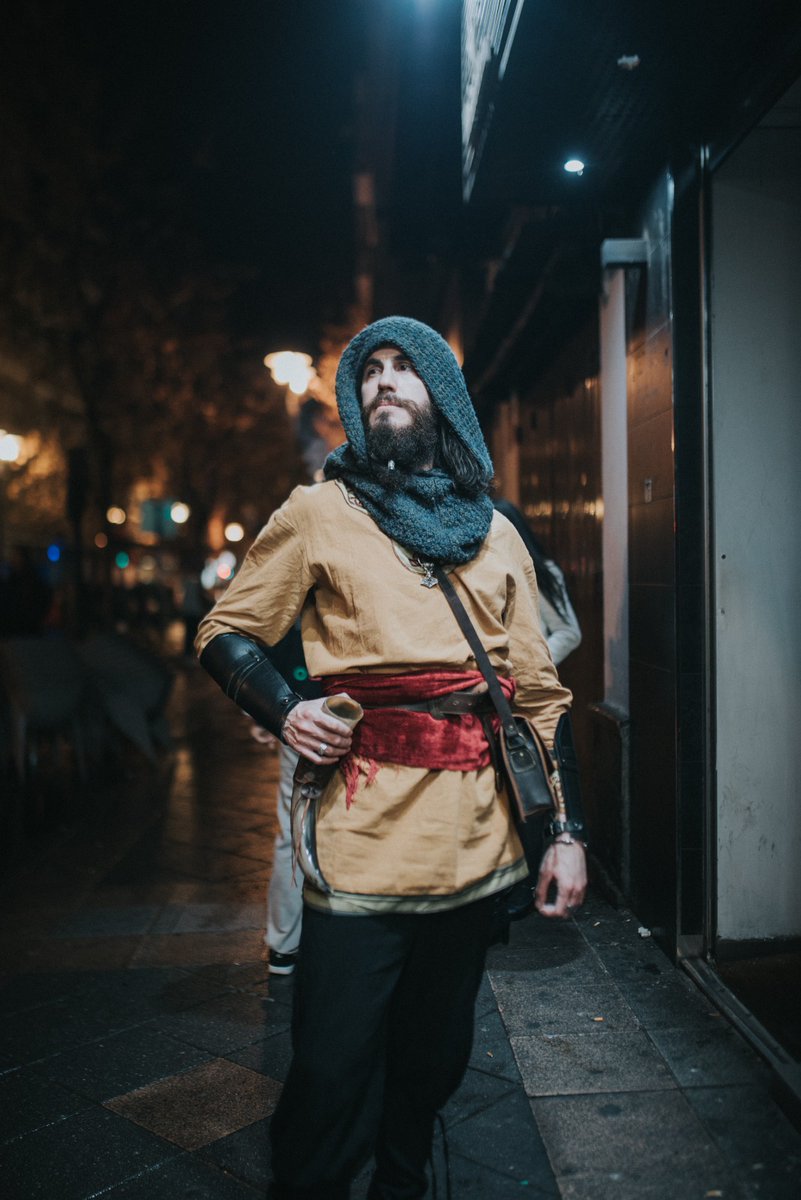 Vladsnake's tweet photo. Dressed as a #Northman for the #VikingParty held last weekend at @metalcronos. Photo by @besoscontequila. Some of the accesories manufactured by @thegrimfrost.
#North #Norse #Viking #Drinkinghorn #epicbeard #Vikingbeard #Braidedbeard #Mjölnir #Geri #Freki https://t.co/X59Ex8mraC