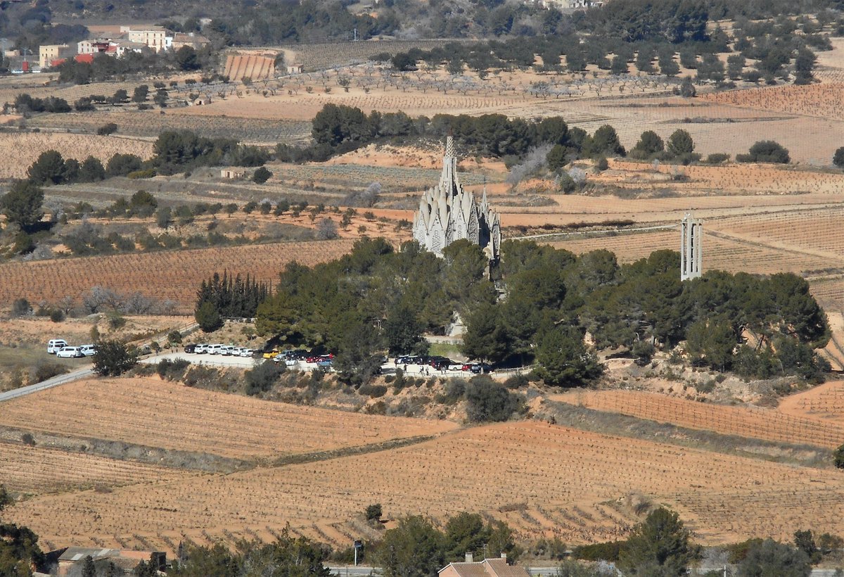 El Santuari de la Mare de Déu de Montserrat de #Montferri vista des de dalt a la Serra #modernisme #Jujol #AltCamp #TerresdelGaià #paisatge #racons