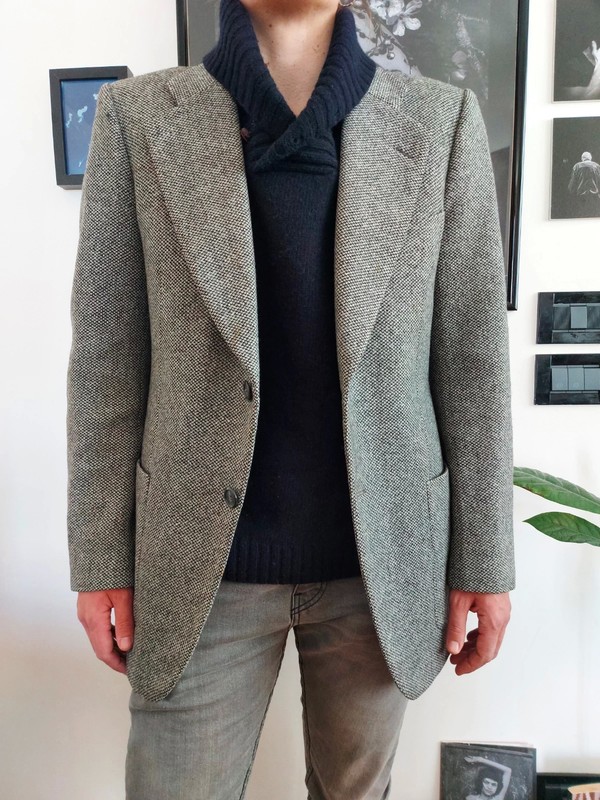 LDenicheurs's tweet photo. [#Taille46 - veste - 15€]

Veste en laine, motif "fantaisie" à porter en dépareillé. Indiqué taille L, mais nous voyons les mesures, nous ne sommes pas dupes : c'est un 50 italien, donc 46 FR, donc un petit M. Allez, c'est donné.

https://t.co/950EHy0Ows

#Lng https://t.co/ooJxr8eIlb