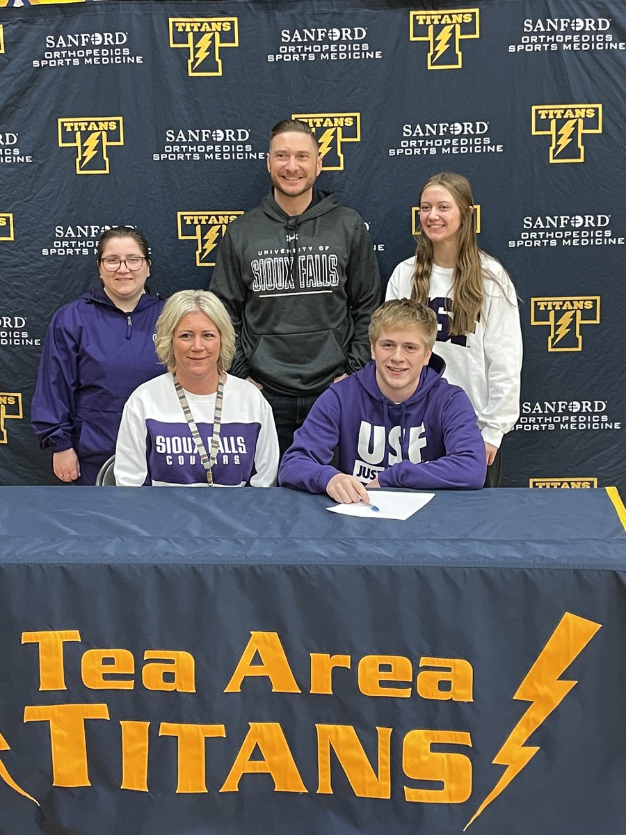 Big congrats to <a href="/JaxonWeber1/">Jaxon Weber</a> on signing with @USFCooFootball today!!! Looking forward to great things on and off the field from this stud!!! #GoTitans #GoCoo