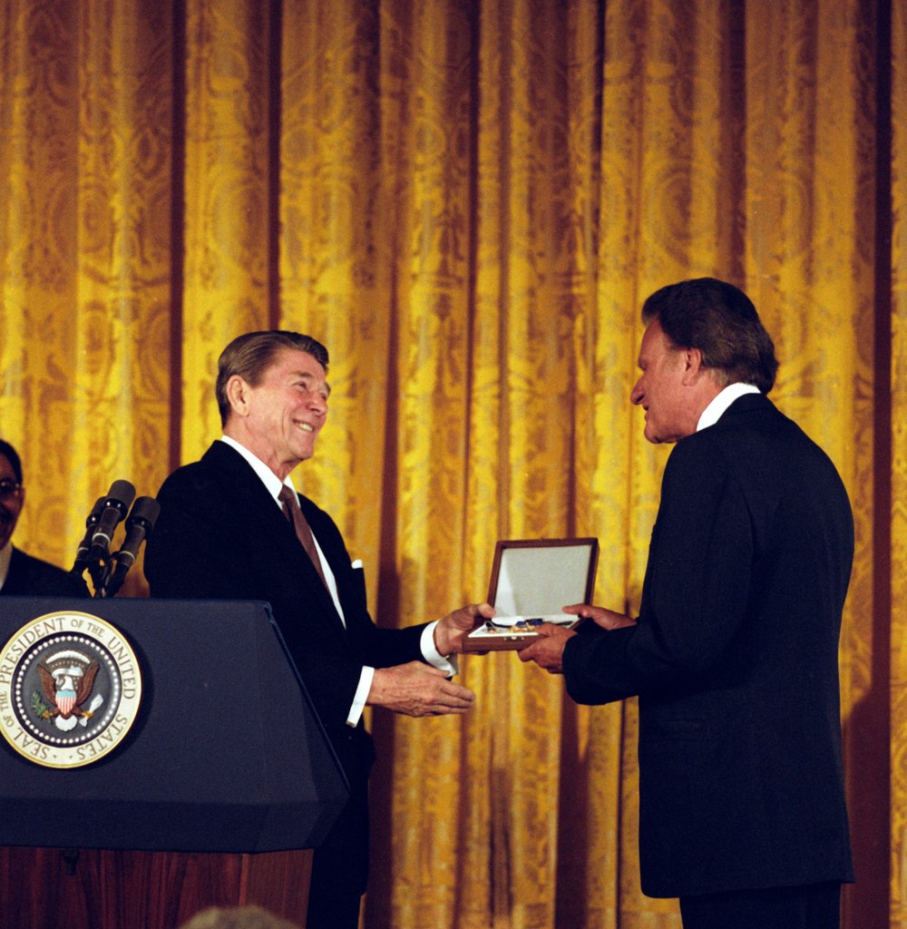 BillyGraham's tweet photo. Upon receiving the Presidential Medal of Freedom on February 23, 1983, Billy Graham said, “Any honors I have received, I accept with a sense of inadequacy and humility, and I will reserve the right to hand all of these someday to Christ, when I see Him face-to-face.” #BillyGraham https://t.co/cm0vD4TGUo
