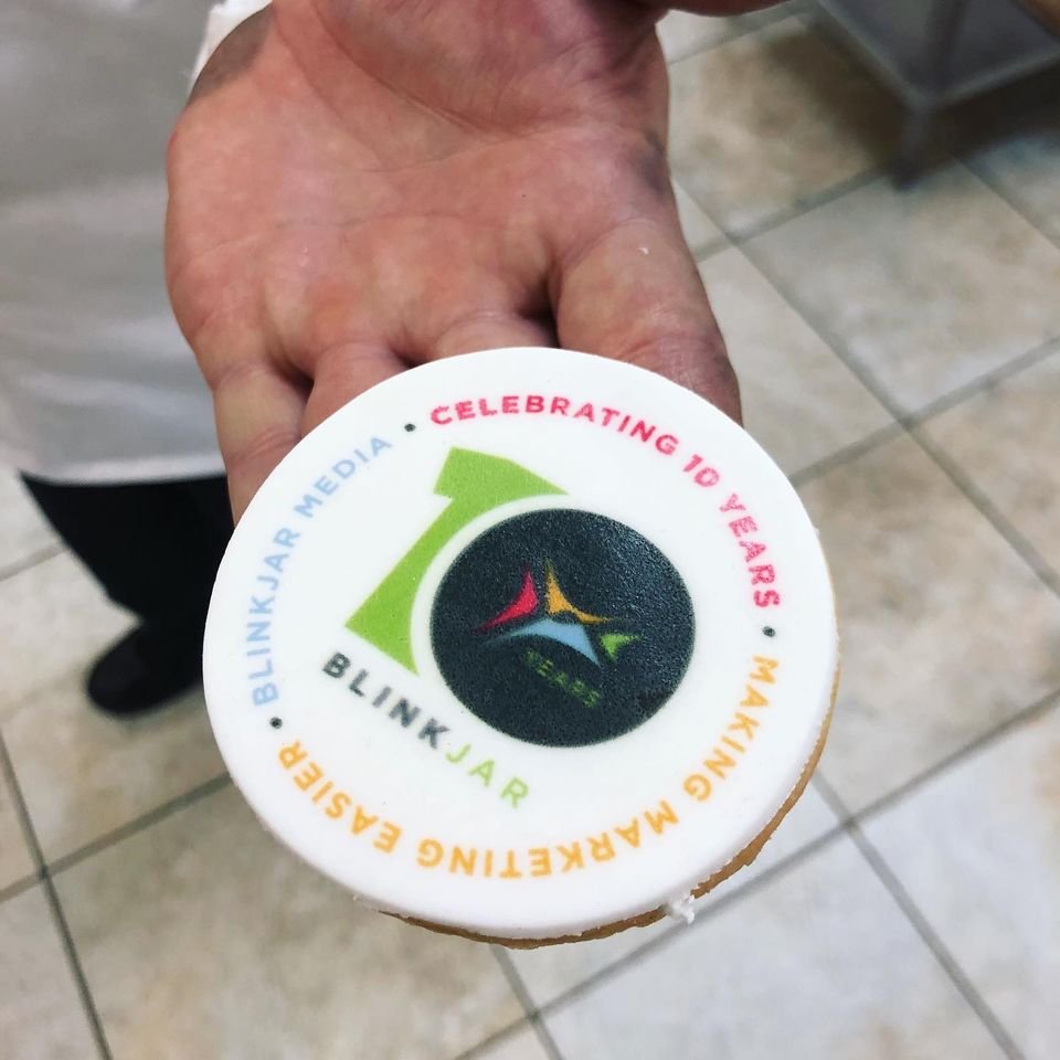 BlinkJarMedia's tweet photo. We’ve got cookies!! 🍪🍪 Thank you @LAculinary for helping us out with these awesome, custom favors for our 10 year celebration! If you need #customcookies (or any type of edible treat), give them a call! #blinkjar10 #10yearsold #edibleimage https://t.co/XFlGA48zGB