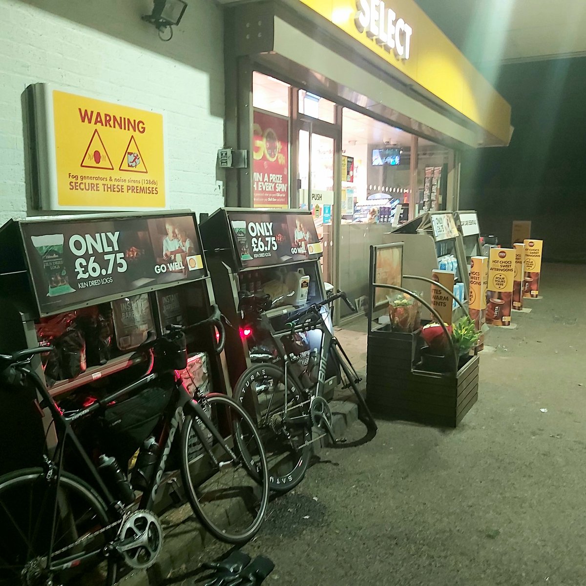 pedalforcause's tweet photo. Quick ⛽ up after passing though St Albans, just one of the locations the Crusaders marched through. 270mile to go...
@ChildrenNE #fundraising #cycling https://t.co/DIWTjBSU1w