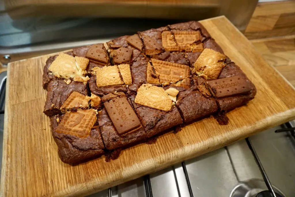 MissPond's tweet photo. BAKING > Make my Elevenses Brownies and grab yourself a brew! https://t.co/9cJ5NZn3pE #fdbloggers https://t.co/IbHidzGnKD