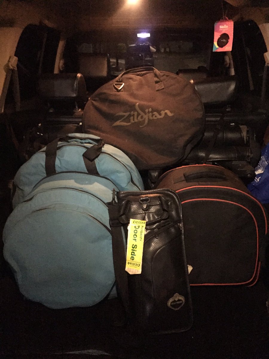 Senengnyaa penuh2in bagasi mobil🤪