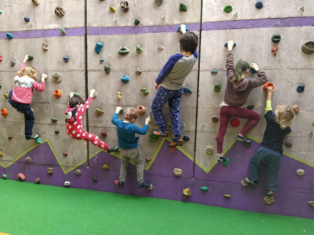 samesants's tweet photo. El #Carnaval també ha arribat a #escoladenens #uecsants
#escaladainfantil
#escalada #rocodrom #rocodrominfantil https://t.co/89zjvPbDm3