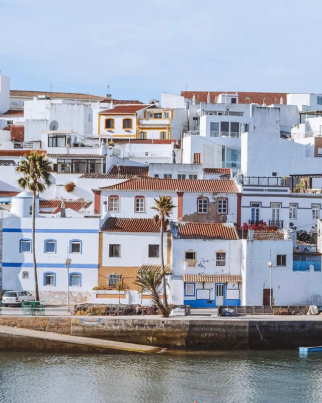 abalar_pt's tweet photo. Hoje vamos dar uma volta em Ferragudo, situado em frente a Portimão, do outro lado do rio Arade.
Conheces Ferragudo? Escolhe a tua foto preferida!
1️⃣ @philippeilers 
2️⃣ @casaxyza 
3️⃣ @eu_sou_a_rafi 
4️⃣ @anahitess https://t.co/I8xAnegBCL