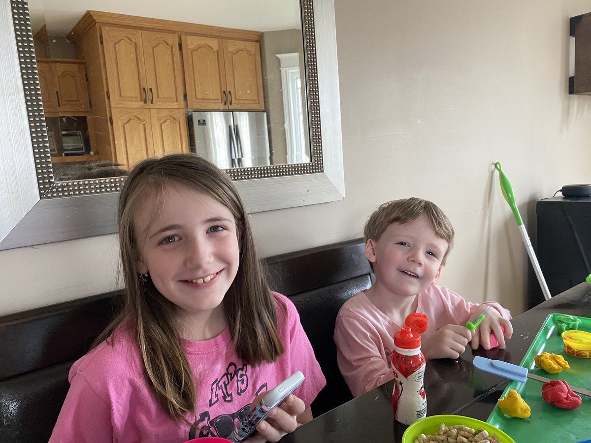 MeganWoodrow2's tweet photo. My two beauties sporting their pink t-shirts. Always be kind. ❤️ https://t.co/5v5odjBGk5