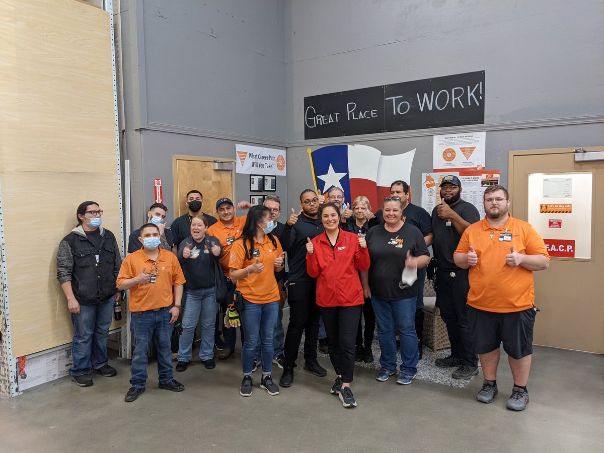 melmar71's tweet photo. @_michelleolvera, @Kevin_c_lam1111 , @GtolliverHD0565 
Our Milwaukee rep is moving on to bigger and better things with Milwaukee. She bought MET lunch today. It's been a great partnership, you will be missed. Good luck, Michelle! https://t.co/ptLb05c8mF