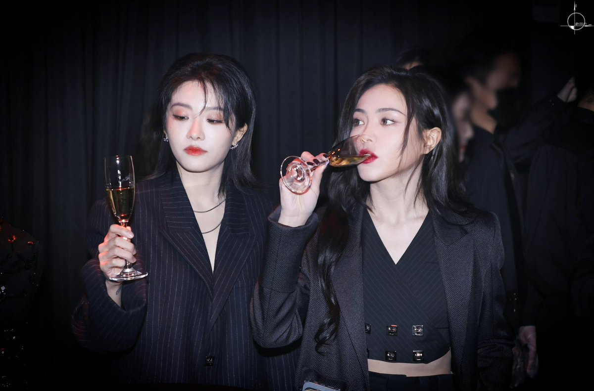 𝐡𝐞𝐥𝐞𝐧 🧸 ɪᴀ tweet media