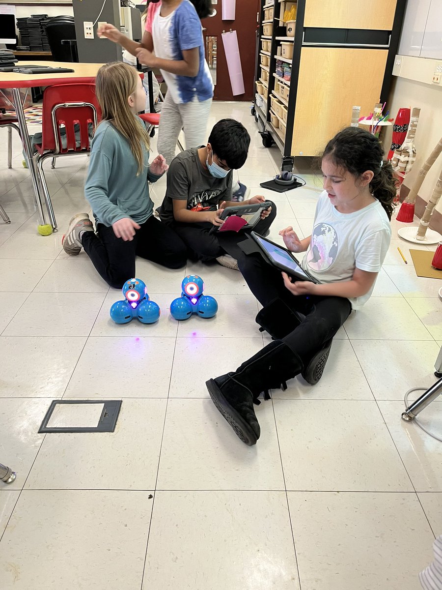 NikoletteTrofa's tweet photo. @MissAndersonB class did a great job exploring coding stations in the @GarnetValleyES Lab today! #hourofcode #gvfeeling #gvlearns https://t.co/ChhCKBCodL