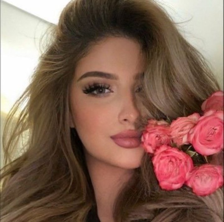 #عطنا_كلمه_حلوه

بعض الأشخاص 
جبرخاطر وجبر قلب وجبر حياة ..🌺✨