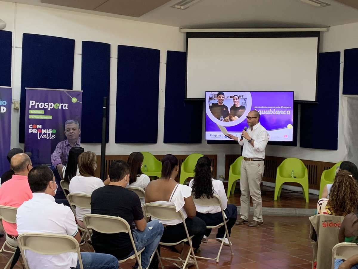 lfpperez's tweet photo. Es un orgullo abrir las puertas de un espacio para el crecimiento de cientos de #microempresarios y #emprendedores de la región. Son todos bienvenidos a la nueva sede de @CDEProspera de @camaracali, en el distrito de Aguablanca en #Cali. https://t.co/va7FARcbLH