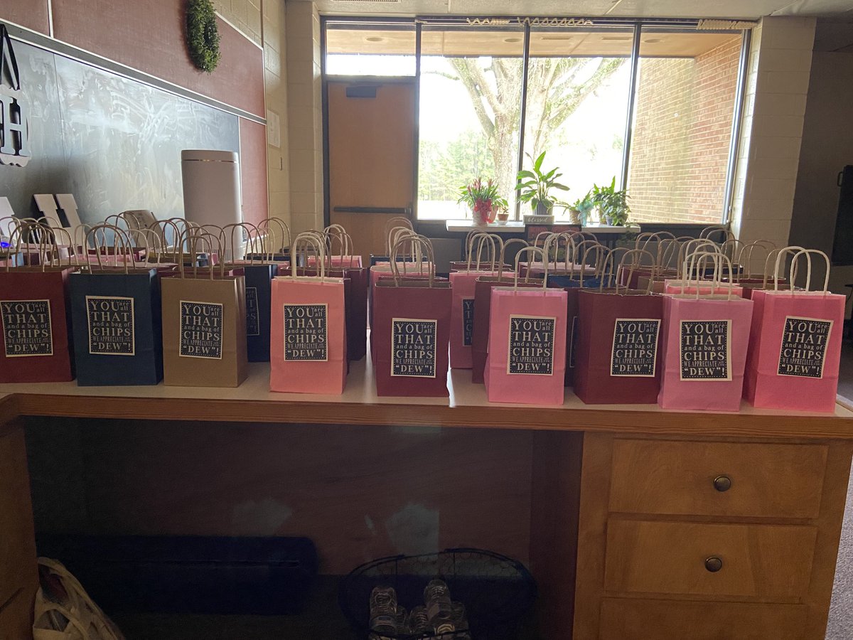 BCPSVAHR's tweet photo. It’s always a great day to honor our bus drivers. We appreciate all that our drivers “dew” to get our children to school safely everyday! We think they are “all of that and a bag of chips!”⁦⁦@bcpsva⁩ https://t.co/YWVqrhMnBz