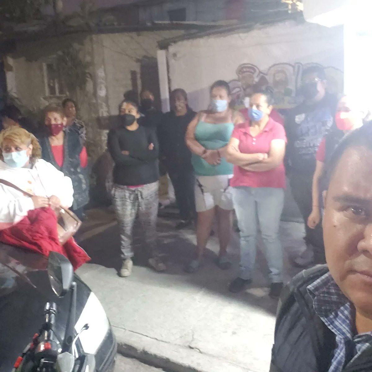 AnonymausMH_'s tweet photo. @Chris_Alquicira @mauriciotabe Están enterados en participación ciudadana y el subdirector de esa circuscripcion que vas y metes las narices normalmente de noche y haces tus reuniones con los vecinos del campamento y los de Plutarco !!  Tantas promesas sin cumplir !! Y así con varias colonias De MH.!! https://t.co/b7gfpGwIKg