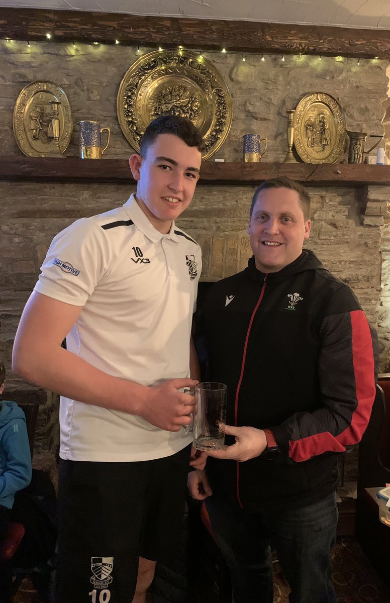 Amazing afternoon of Rugby today Thank You <a href="/RygbiCaerdydd/">Ysgolion Caerdydd / Cardiff Schools Rugby</a> and <a href="/LlantwitRFC/">Llantwit Fardre RFC</a> our <a href="/PontypriddPrint/">Pontypridd Print Solutions</a> Player of the Match goes to Luke Evans presented by Ioan Evans <a href="/WelshRugbyUnion/">Welsh Rugby Union 🏴󠁧󠁢󠁷󠁬󠁳󠁿</a> 💪🏉⚫️⚪️