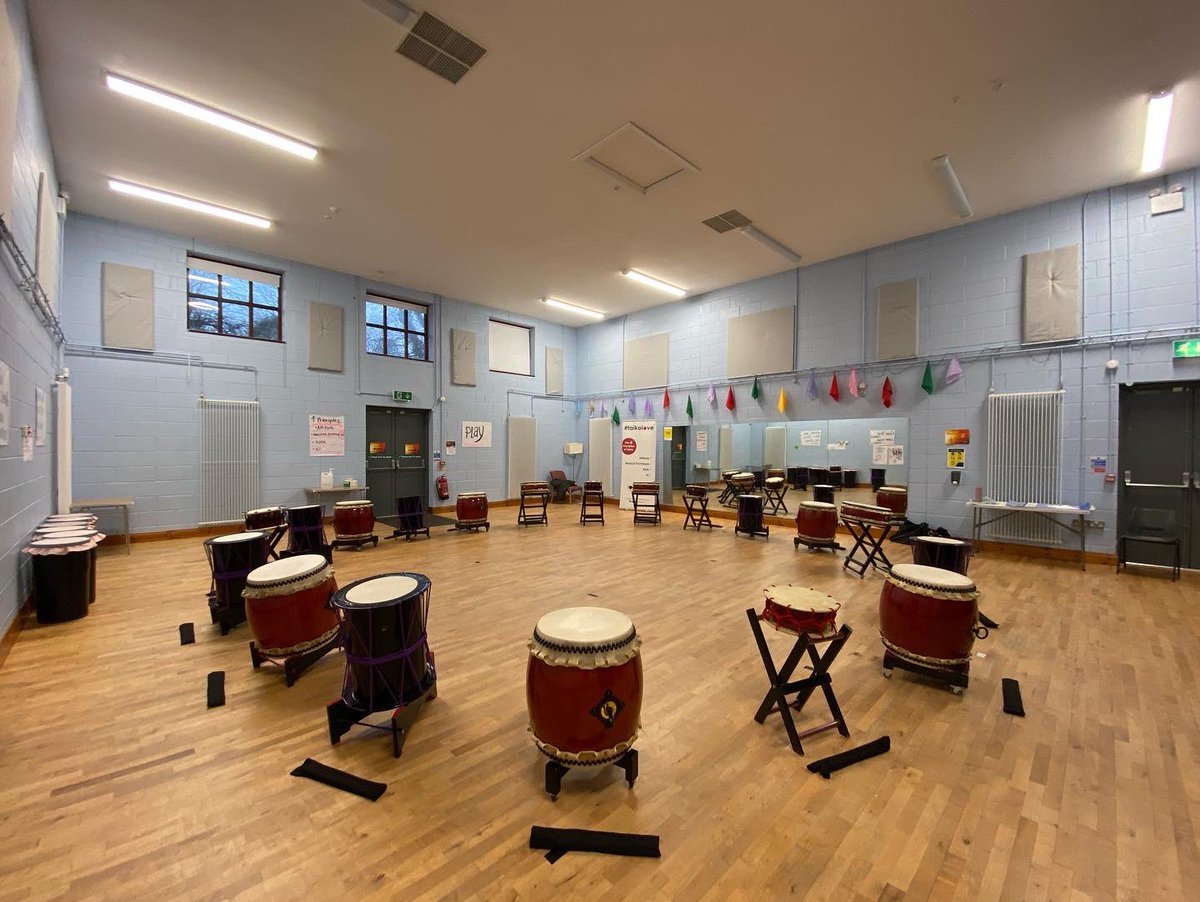Another lovely big space full of drums, swear to god there were also people and not just me lol massive thanks to @YouthWorkatCT for having me. Such a fab bunch of young people sharing the #taikolove today ! @foyleobon