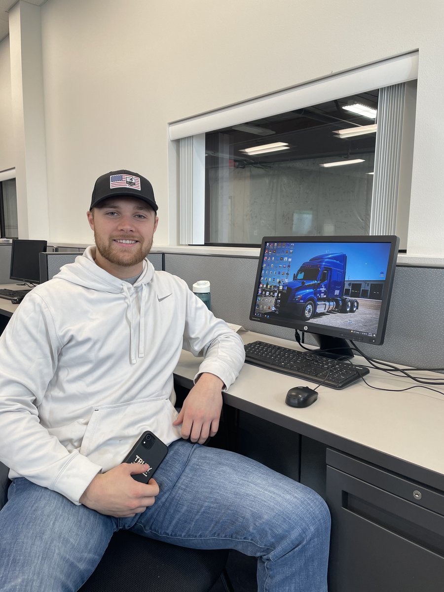 MsideBUSN's tweet photo. INTERN ALERT!
Hunter Hope, a Business Administration major, is an intern at K&amp;B Transportation this spring working with the recruiting department. While Hunter is at K&amp;B he is working on different ways to recruit as well as developing content for social media. #msideexperience https://t.co/djFbBj2wEw