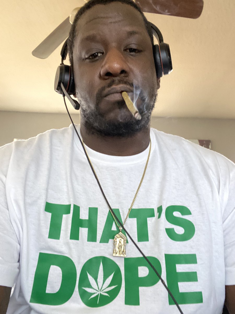 DeezEmEffnNutz's tweet photo. Guess who’s back. Fuck Facebook. https://t.co/P7UqxAgM80