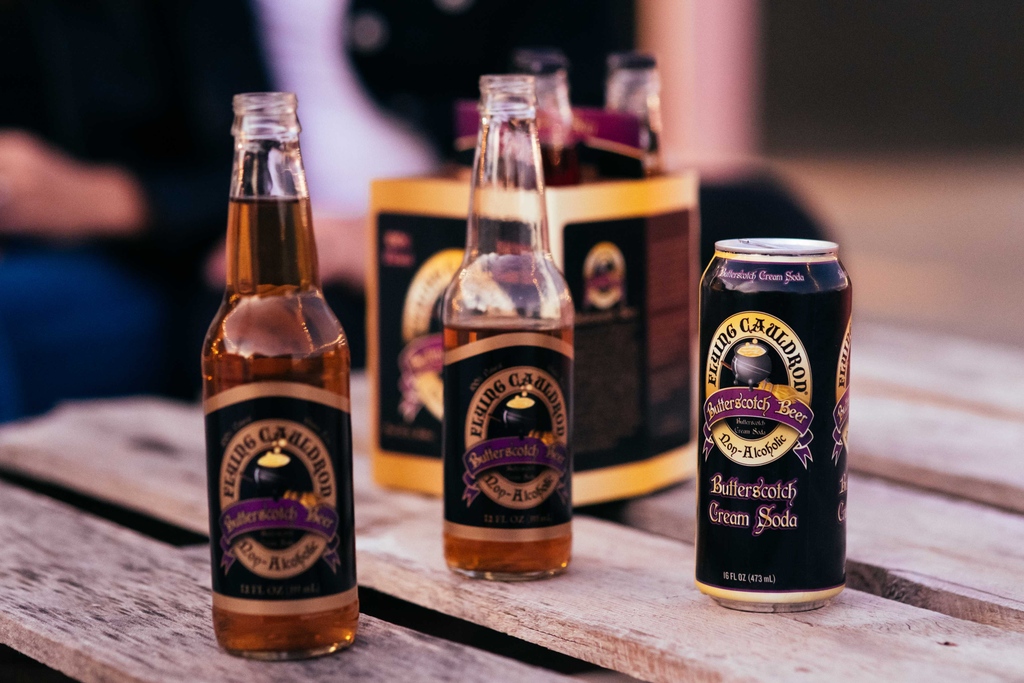 FlyingCauldron's tweet photo. You're halfway through the week! Treat yourself to a cold one 😉

#hogwarts #gryffindor #ravenclaw #hufflepuff #slytherin #potterhead #jkrowling #bookstagram #hp #hogwartsrunningclub #craftsoda
#thirsty #drinkup #natural #pureingredients https://t.co/mbK0W5Kbpu