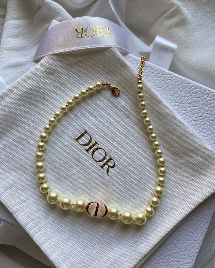 SelectOutfit's tweet photo. dior necklace https://t.co/wimtEoS76p