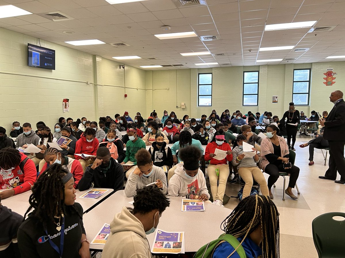 histeach82's tweet image. Great to have @principalwoods stop by and speak to our 8th graders this morning. #feederpattern #knightsnation