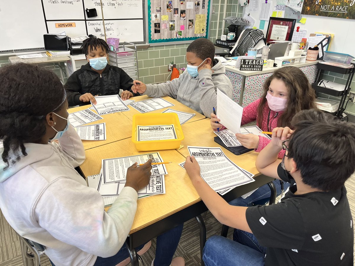 skellerCIMS's tweet photo. The students in Miss T’s room worked in groups to analyze argumentative texts. They read, discussed, analyzed, and then shared their findings with the other groups using the jigsaw collaboration method. #studentcollaboration #warrenwill #DiscoverCIMS https://t.co/bL2g9gItwa