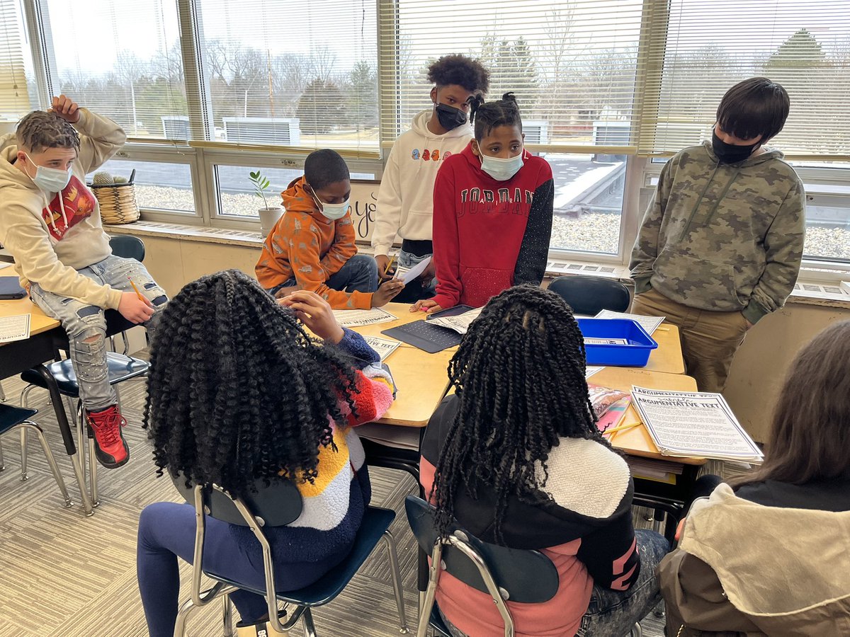 skellerCIMS's tweet photo. The students in Miss T’s room worked in groups to analyze argumentative texts. They read, discussed, analyzed, and then shared their findings with the other groups using the jigsaw collaboration method. #studentcollaboration #warrenwill #DiscoverCIMS https://t.co/bL2g9gItwa