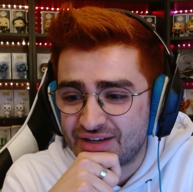 GAssociatif's tweet photo. Un nouveau donation goal de l'évènement exécuté, cette fois-ci voici @clement_45 qui est allé se teindre les cheveux aujourd'hui, il est tout beau 😎 #GrootReves #Reves https://t.co/RqWSTTceAC