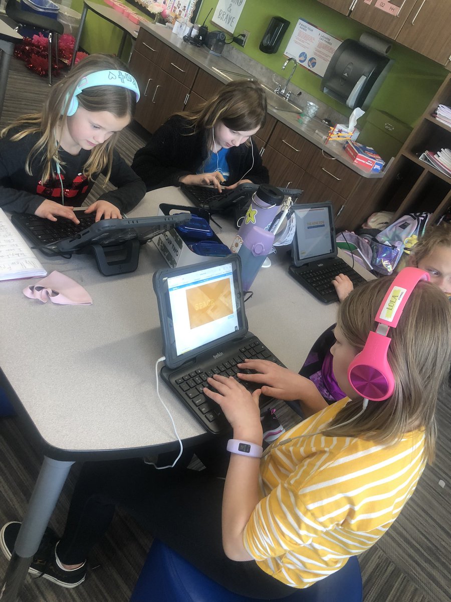 HigginsSMSD's tweet photo. Learning to type in 3rd grade! Thanks to @LHLionsSMSD PTA for the awesome keyboards! ⌨️ https://t.co/BGn7UhY4wu