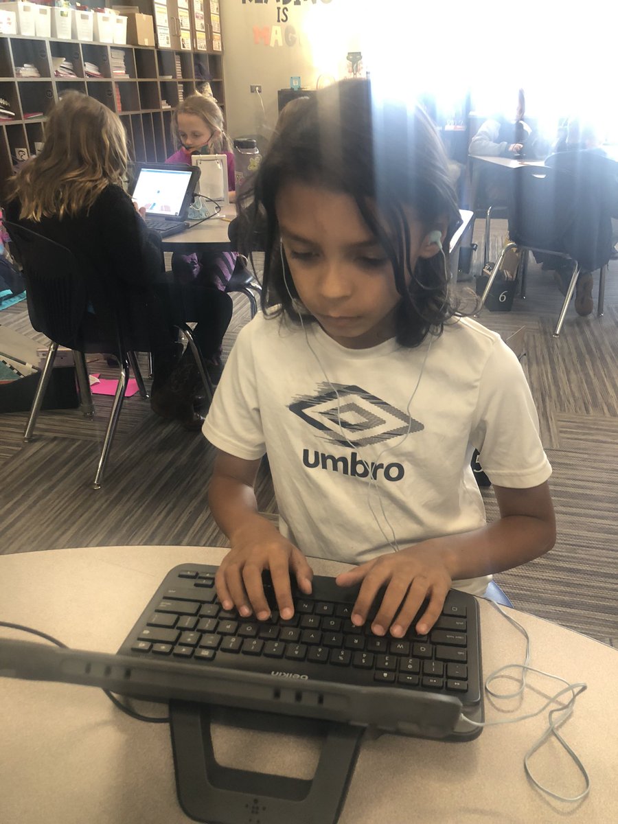 HigginsSMSD's tweet photo. Learning to type in 3rd grade! Thanks to @LHLionsSMSD PTA for the awesome keyboards! ⌨️ https://t.co/BGn7UhY4wu